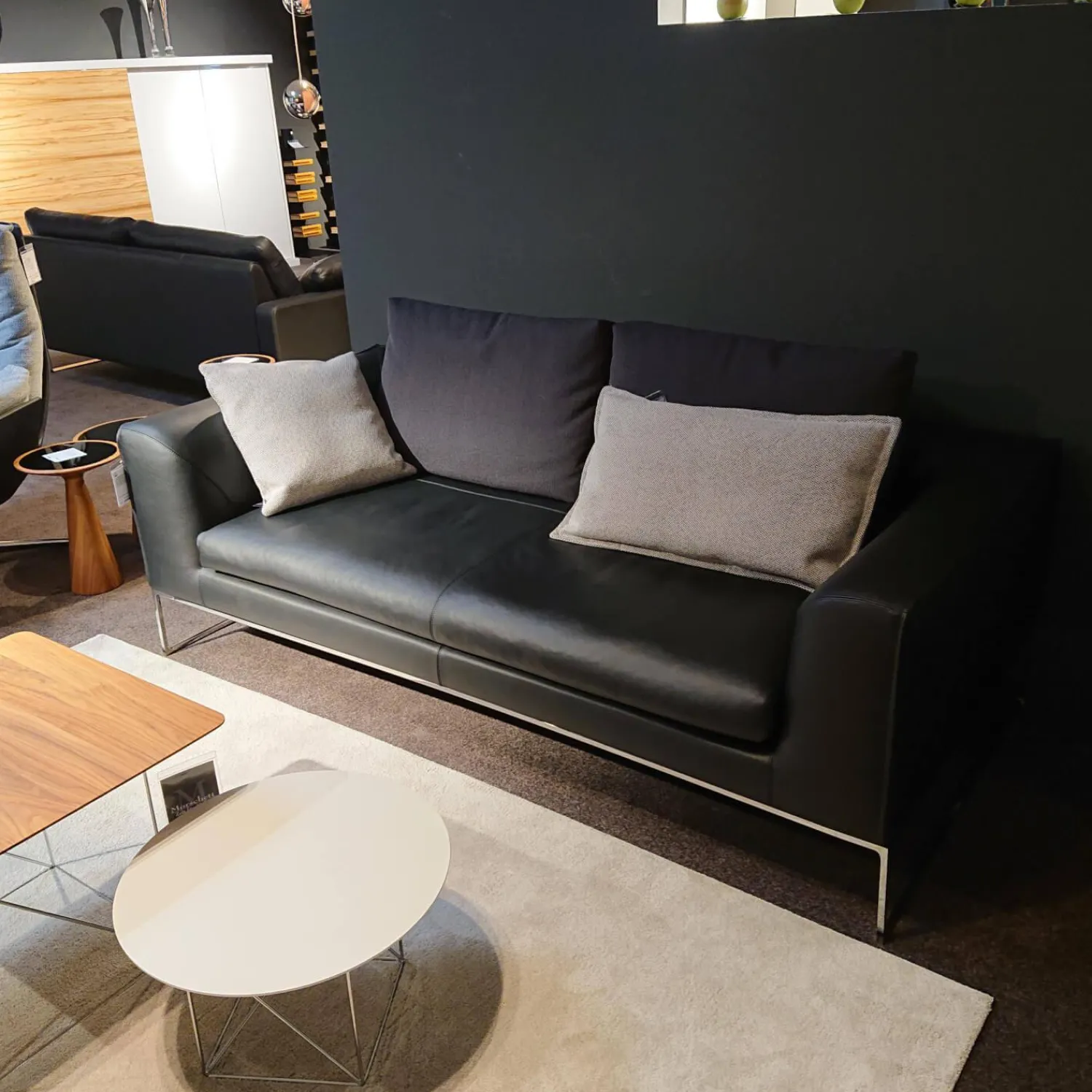 COR 2-Sitzer-Sofas|Sofa Mell Leder Semi 286 Schwarz Metalluntergestell Verchromt Inklusive Kissen