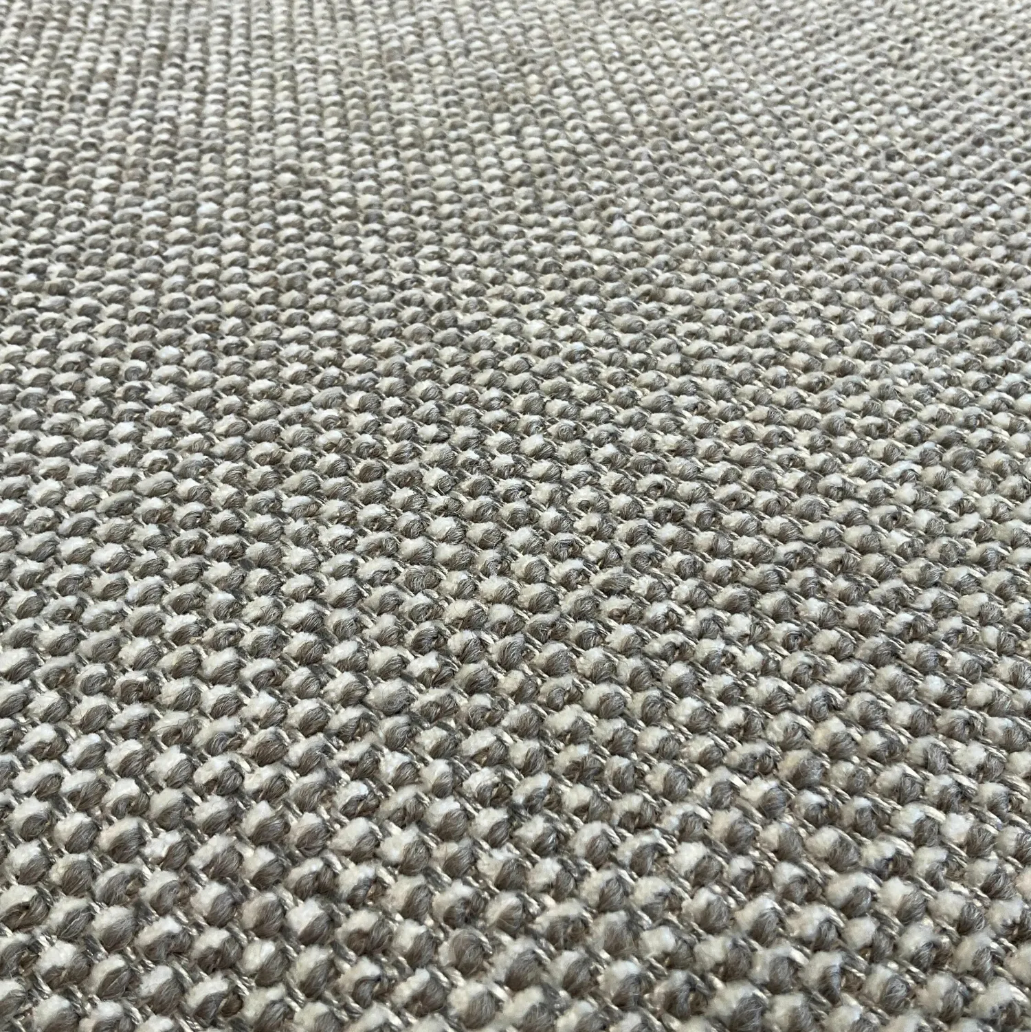 Freifrau Wohnlandschaften|Sofa Mia Stoff Sahco Safire 0004 Hellgrau mit 5 Kissen