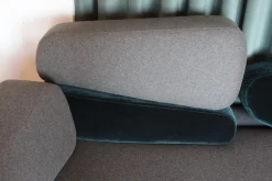 Brühl 2-Sitzer-Sofas|Sofa Mosspink Stoff 4476 95 Schurwolle Grau Füße Aluminium Rund Inklusive 5 Kissen