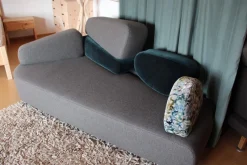 Brühl 2-Sitzer-Sofas|Sofa Mosspink Stoff 4476 95 Schurwolle Grau Füße Aluminium Rund Inklusive 5 Kissen