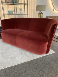 Christine Kröncke 2-Sitzer-Sofas|Sofa Ophelia Bezug Stoff Kastanie Rotbraun Gestell Massivholz