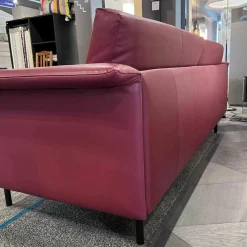 Montis 2-Sitzer-Sofas|Sofa Otis Leder Cuba Red Füsse Aluminium Schwarz Matt Pulverbeschichtet