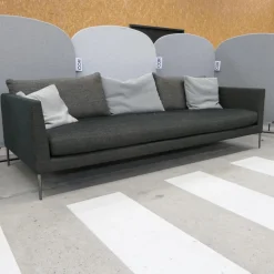 COR 3-Sitzer-Sofas|Sofa Pilotis Stoff 8161 Schwarz Braun Füße Schwarz Chrom Inklusive Rückenkissen