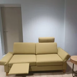 Wolkenweich 2-Sitzer-Sofas|Sofa Sirio Stoff Arco Schurwolle Kiwi Grün Gelb Holzkufen Eiche geölt