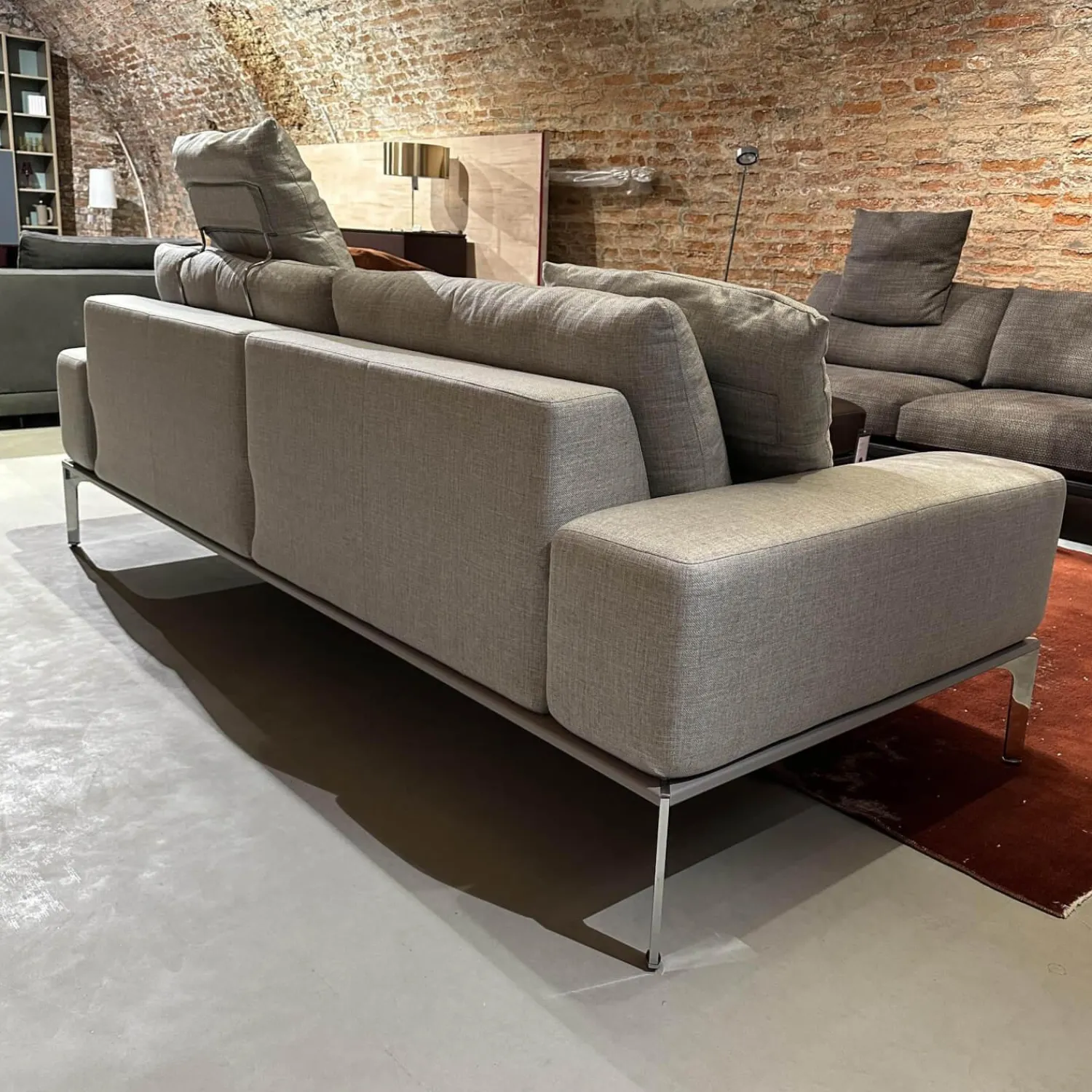 Bielefelder Werkstätten 2-Sitzer-Sofas|Sofa Spirit Stoff JAB Xantos 1 1362 093 Grau Gestell Platingrau Lackiert Metallfuß Chrom Mit Rückenverstellung Und Kissen