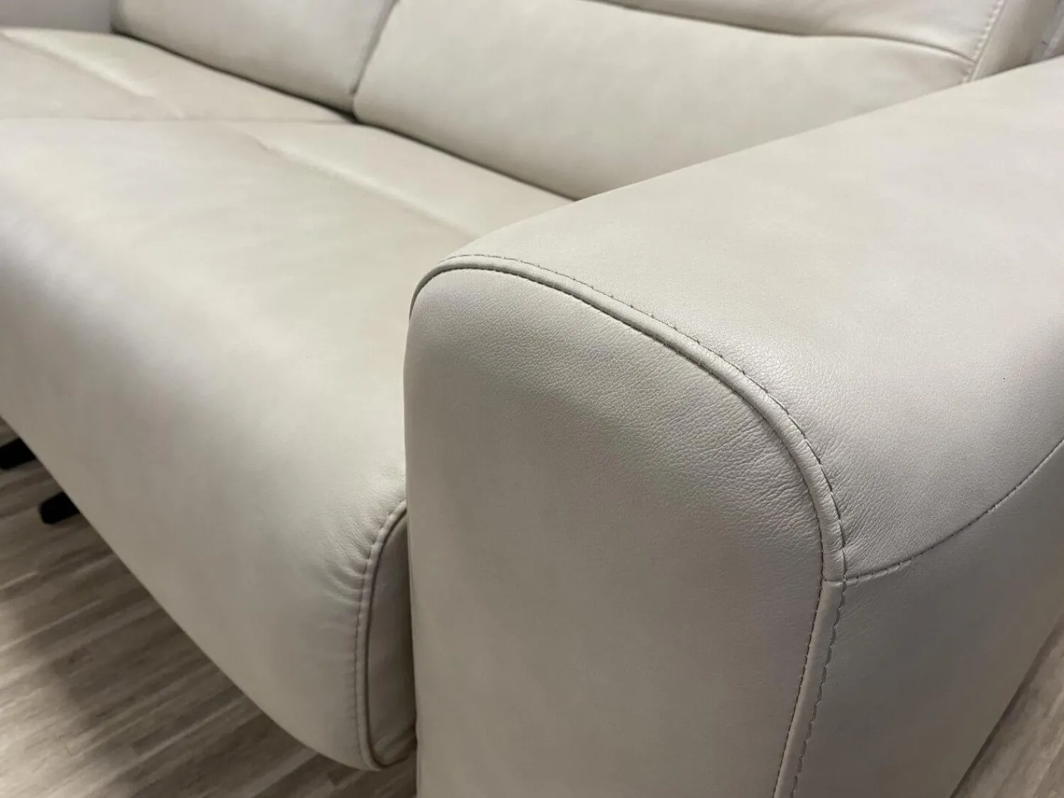 Stressless 2-Sitzer-Sofas|Sofa Stella 2-Sitzer Leder Paloma Fog Beige Armlehne S1 Breit Stahlkufe Schwarz Matt