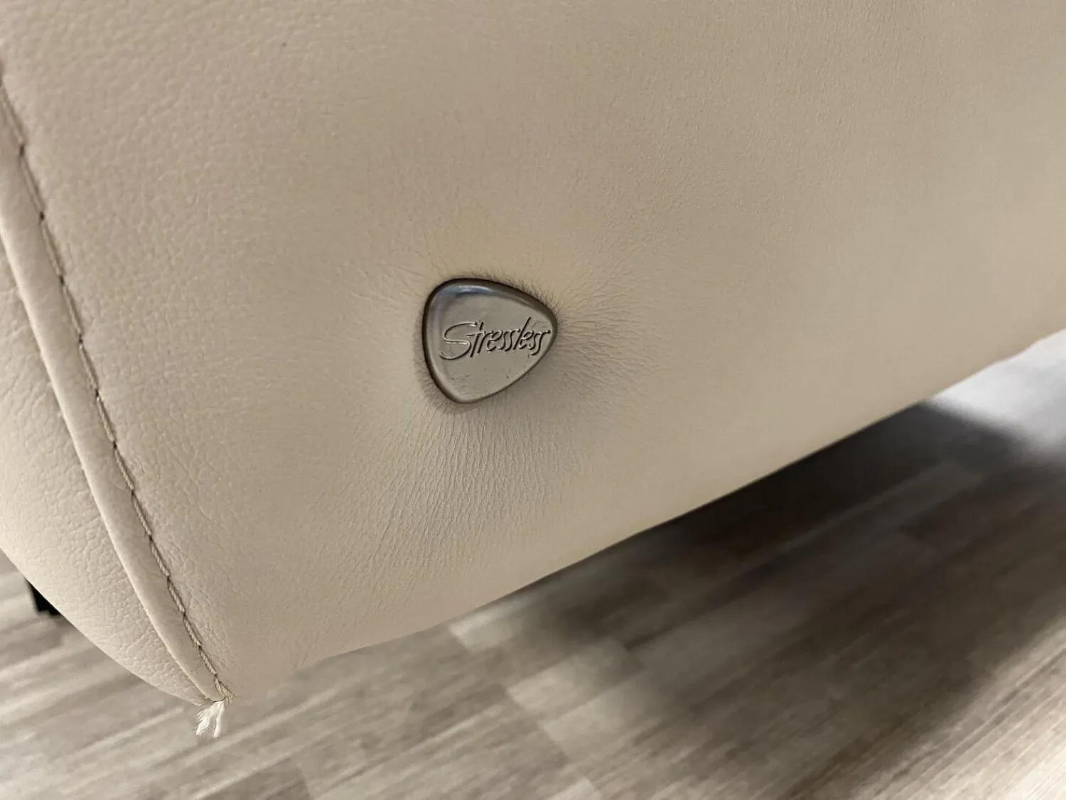 Stressless 2-Sitzer-Sofas|Sofa Stella 2-Sitzer Leder Paloma Fog Beige Armlehne S1 Breit Stahlkufe Schwarz Matt