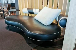 Flexform 2-Sitzer-Sofas|Sofa Supermax Leder Pelle N412 Schwarz Rückenlehne Schwarz Weiß Gestell Metall Brüniert