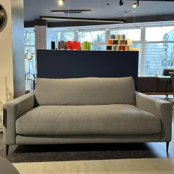 Candy 2-Sitzer-Sofas|Sofa Up Town Stoff Trend Light Blue Grau Mit Weicher Polsterung Füße Schwarz Lackiert
