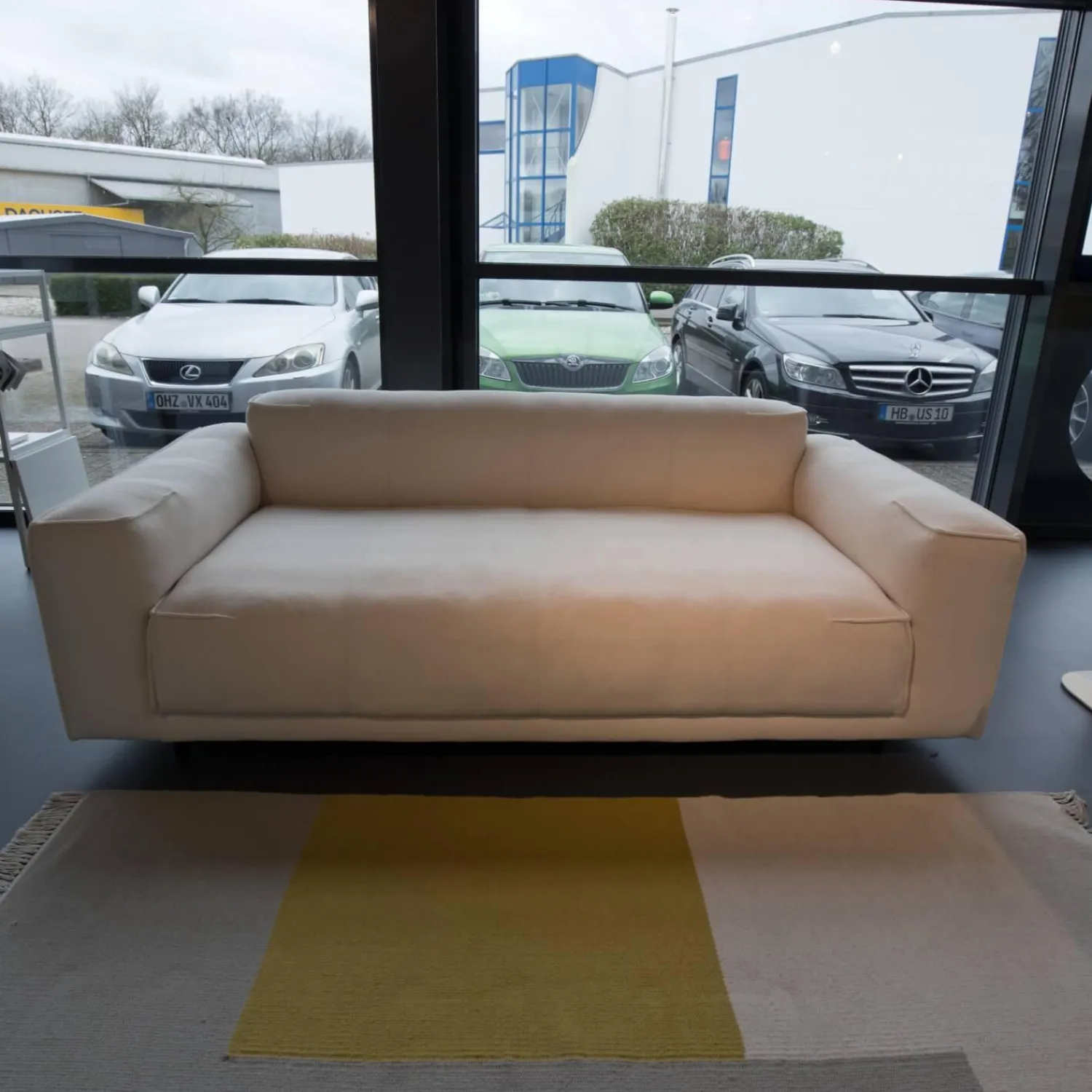 freistil Rolf Benz 2-Sitzer-Sofas|Sofabank 136 Stoff Rohi Credo Snow PG 7800 Weiß Stahlfuß Tiefschwarz RAL 9005