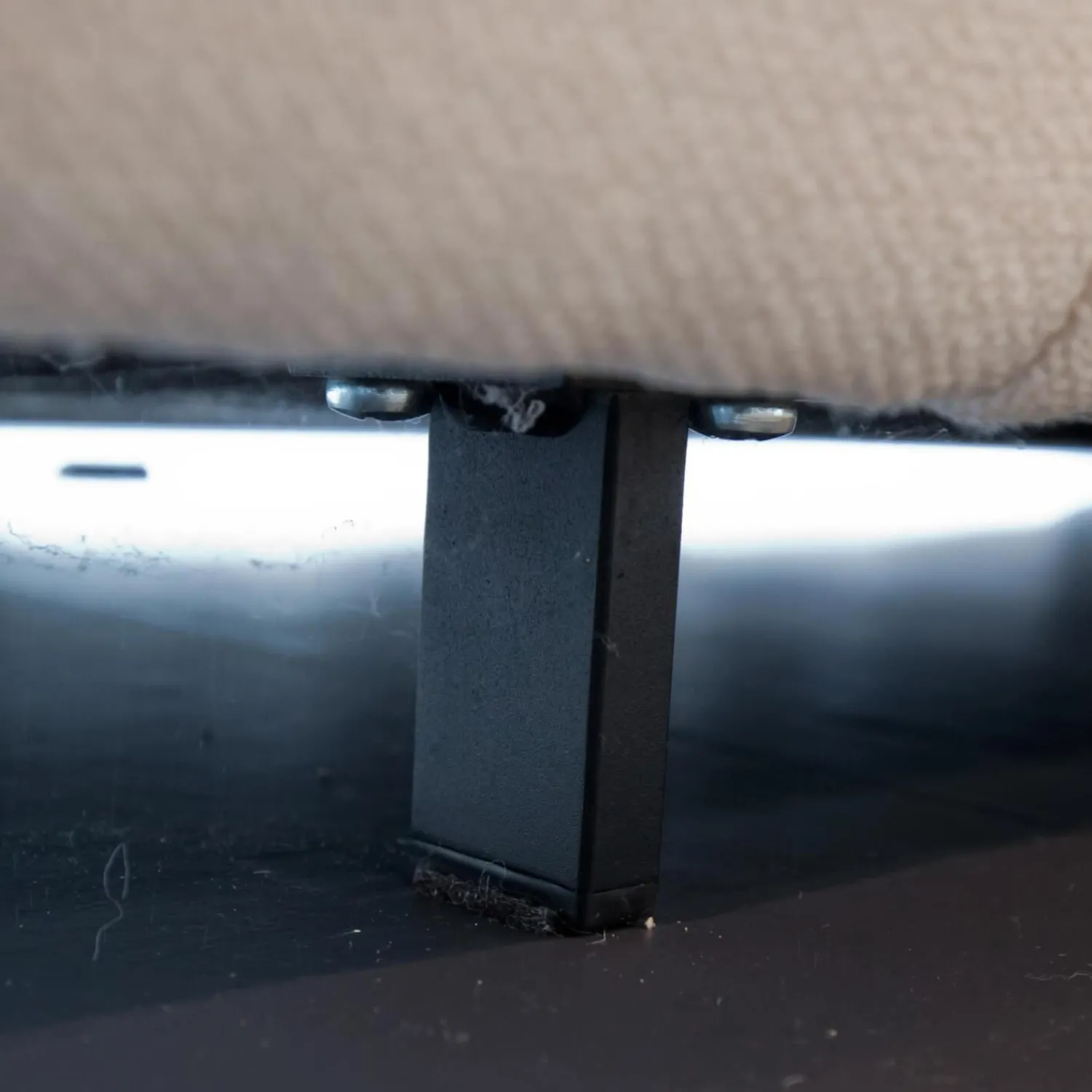 freistil Rolf Benz 2-Sitzer-Sofas|Sofabank 136 Stoff Rohi Credo Snow PG 7800 Weiß Stahlfuß Tiefschwarz RAL 9005