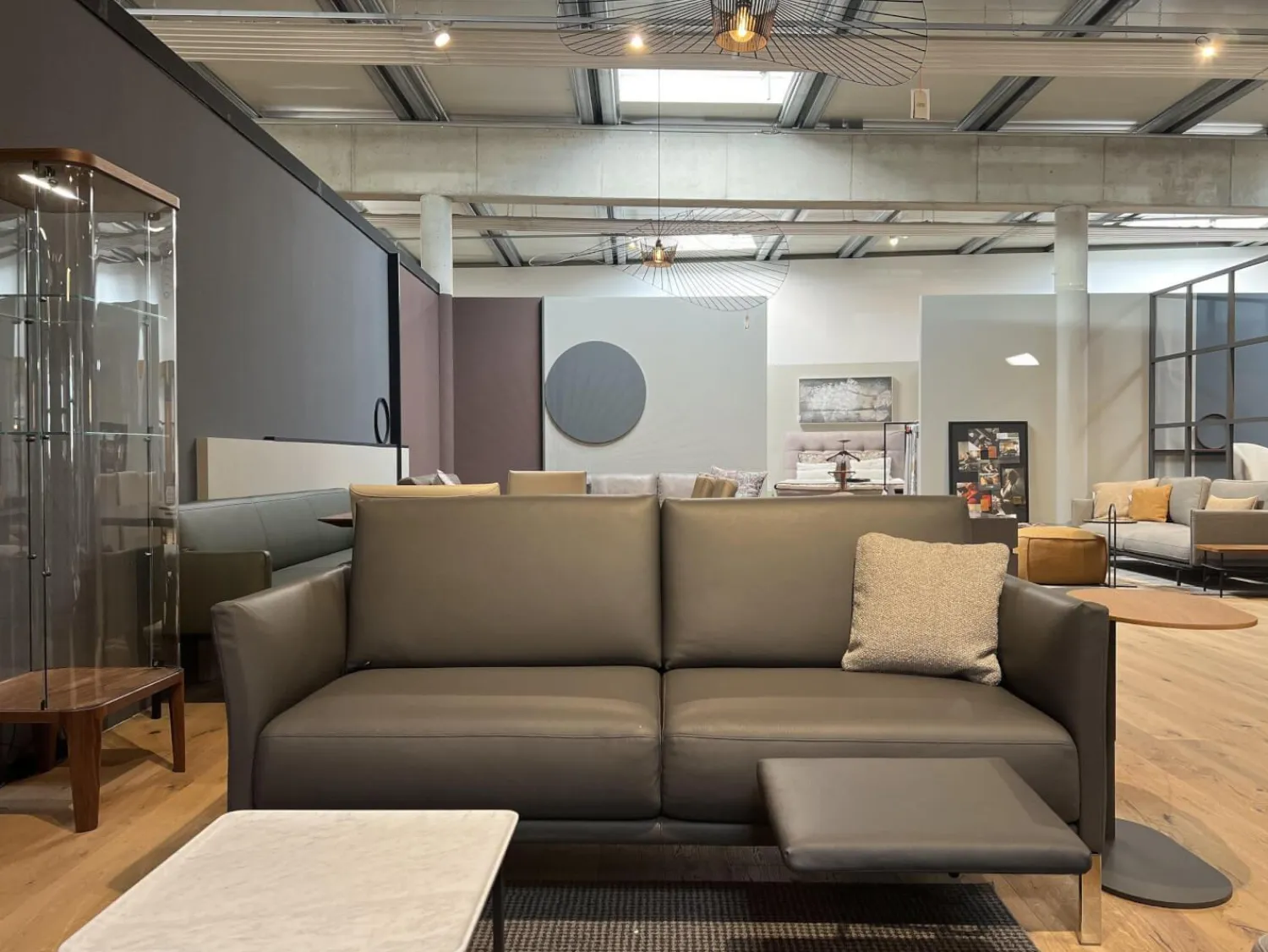 Rolf Benz 2-Sitzer-Sofas|Sofabank Cara Bezug Leder 38.107 Mittel Anthrazitgrau Metallspange Glanzchrom