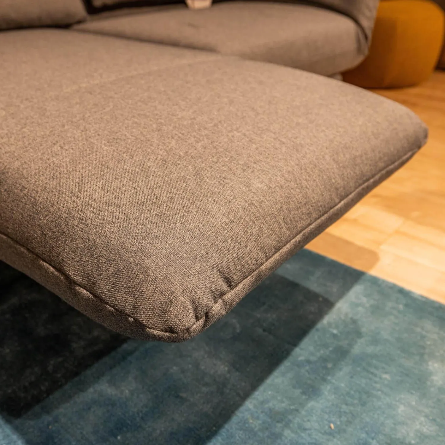 freistil Rolf Benz 2-Sitzer-Sofas|Sofabank Liege 140 Stoff 3041 Zeltgrau Winkelfuß Schwarz Mit Klappbaren Armteilen