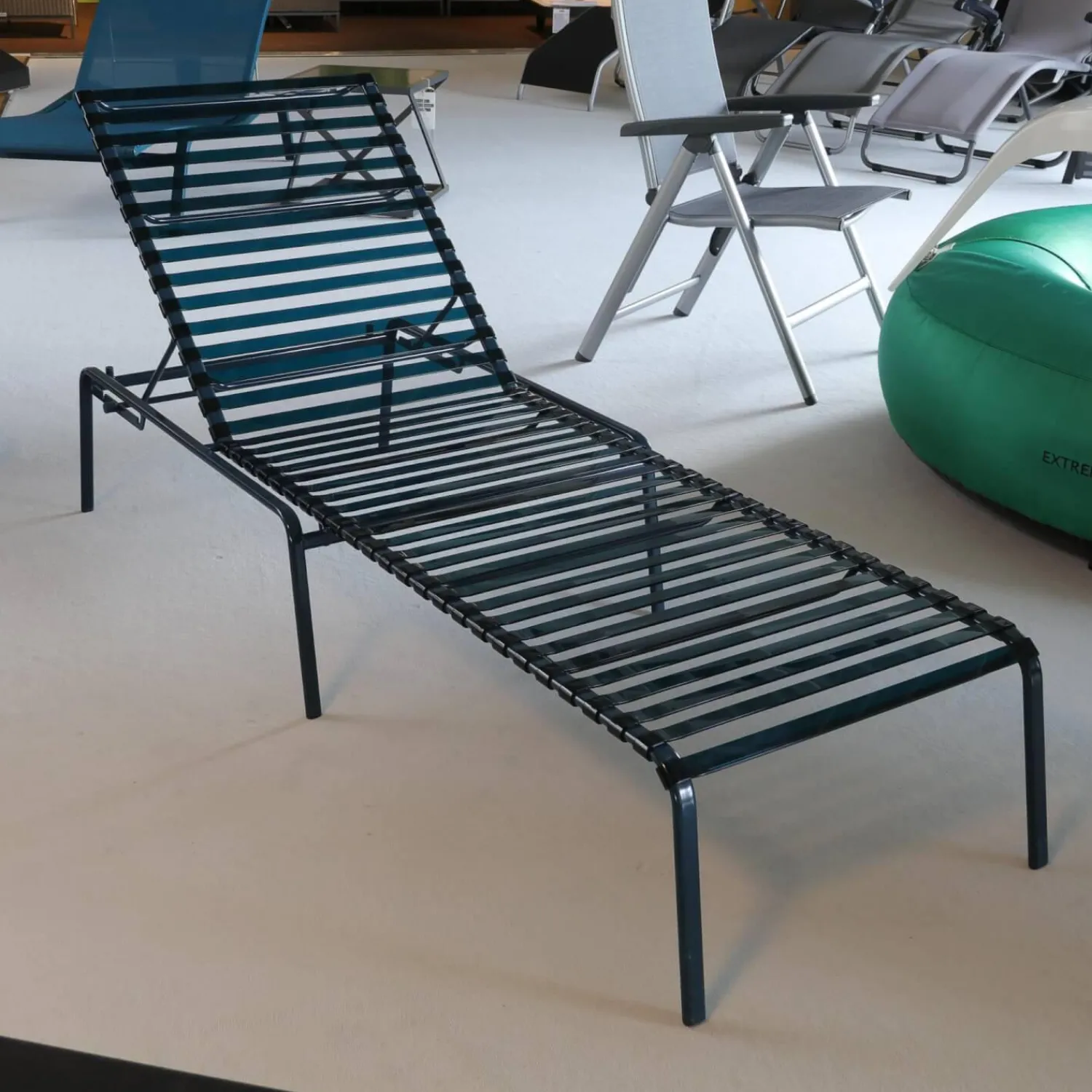 Magis Gartenliegen|Sonnenliege Striped Lettino Gestell Stahlrohr Blau 5062 Sprossen Polyamid Blau 2025 TR