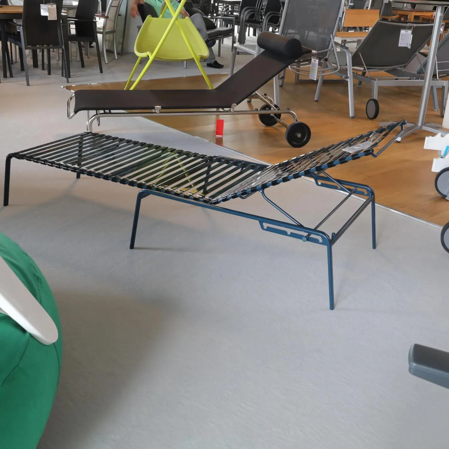 Magis Gartenliegen|Sonnenliege Striped Lettino Gestell Stahlrohr Blau 5062 Sprossen Polyamid Blau 2025 TR