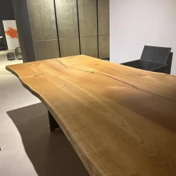 Paul Lindberg Esstische|Stammtisch Ruvio Planke Platte Eiche Wild Mitt Offenen Ästen Und Rissen Gestell Metall Bronze Lackiert