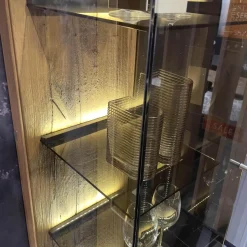 Hartmann Vitrinen & Highboards|Standvitrine Benjo Rechts Kerneiche Umato Sägerau Gebürstet Mit Beleuchtung Ohne Dekoration