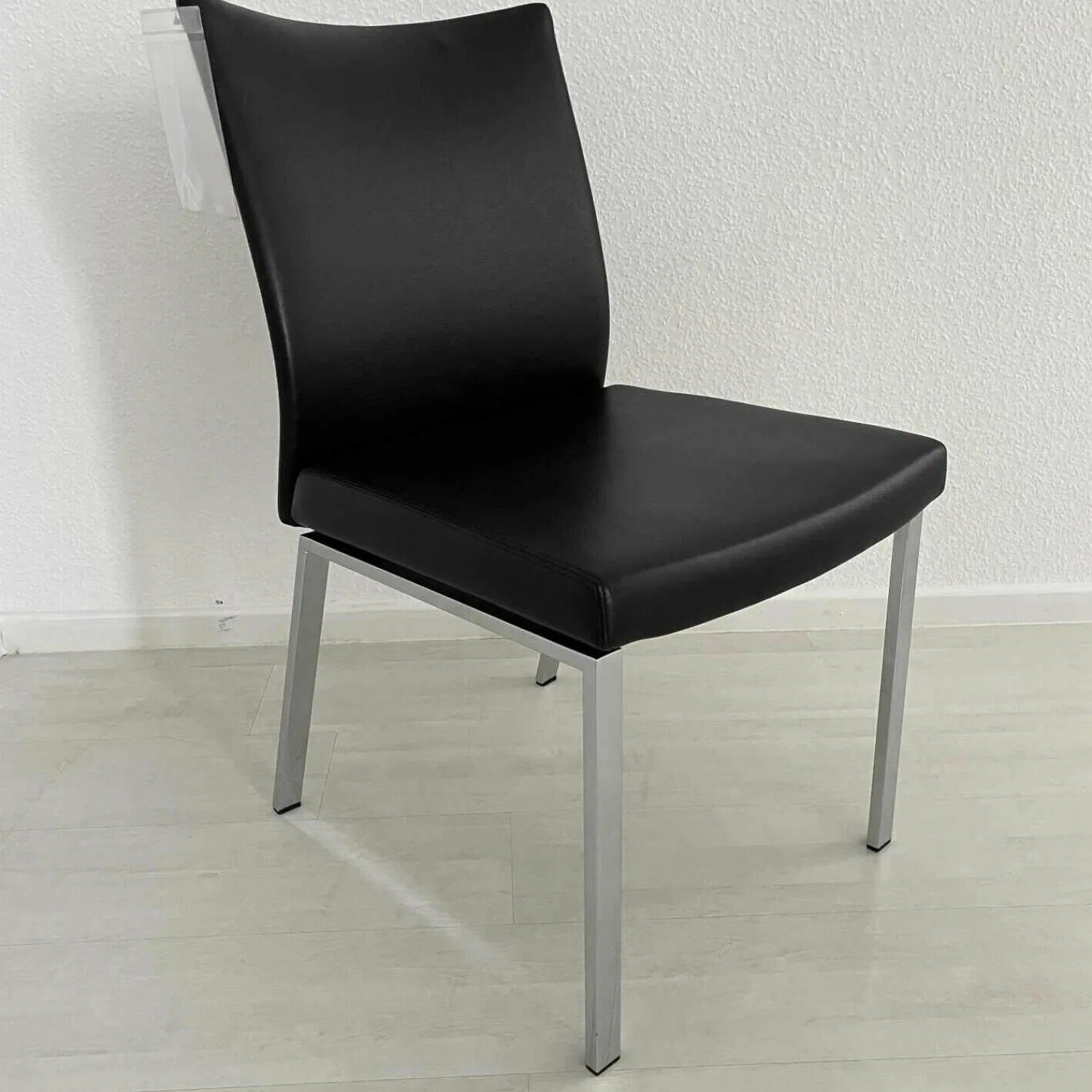 Draenert Einzelstühle|Stuhl 2010 Linus Bezug Leder Nummer 89001 Schwarz Gestell Rechteckrohr Hochglanz Chrom