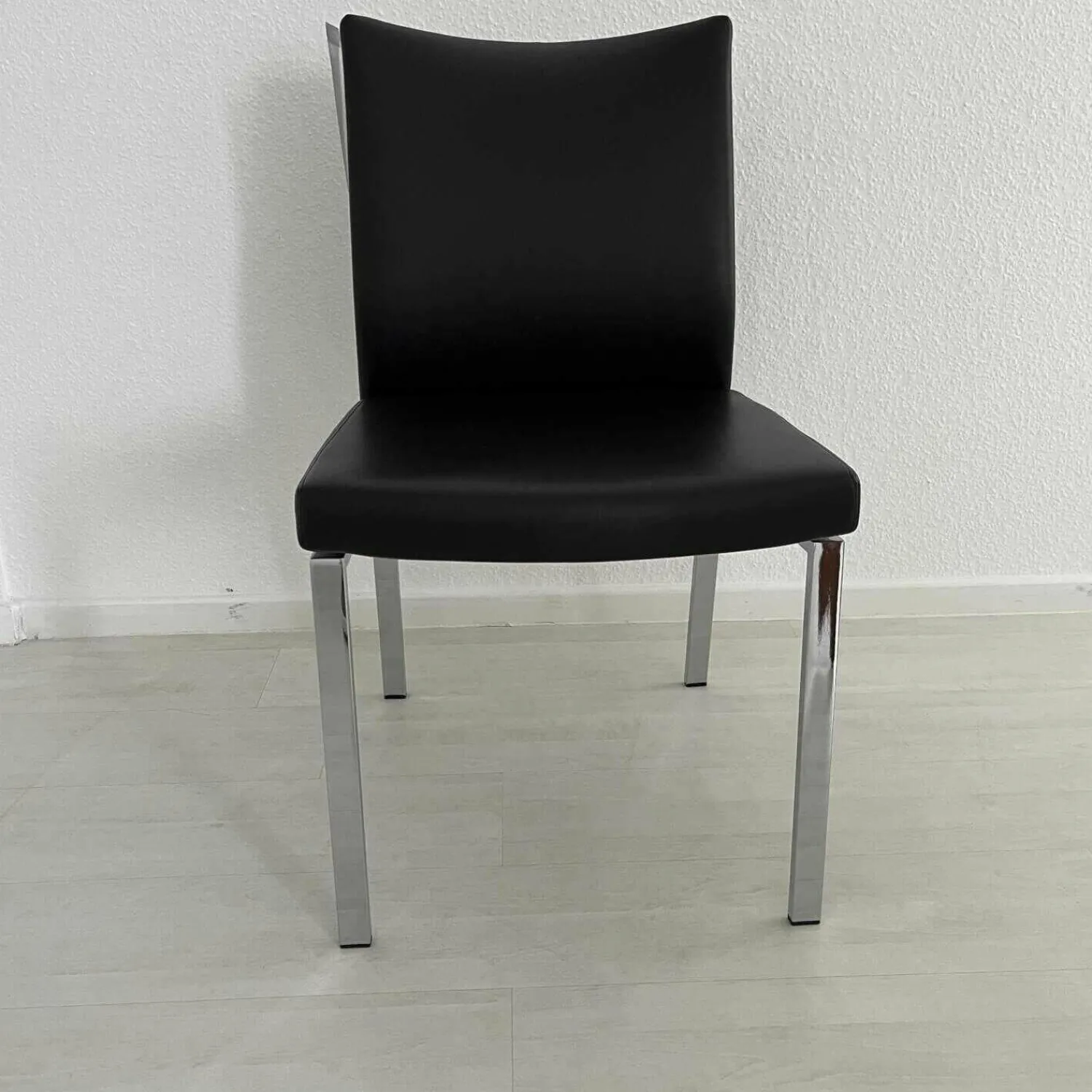 Draenert Einzelstühle|Stuhl 2010 Linus Bezug Leder Nummer 89001 Schwarz Gestell Rechteckrohr Hochglanz Chrom