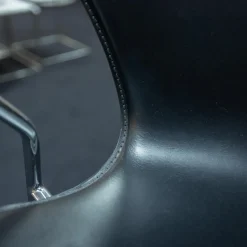 Fritz Hansen Einzelstühle|Stuhl 3207 Serie 7 Sitzschale Vollpolster Bezug Leder Kat. 5 Schwarz Untergestell Stahlrohr Verchromt