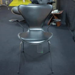 Fritz Hansen Einzelstühle|Stuhl 3207 Serie 7 Sitzschale Vollpolster Bezug Leder Kat. 5 Schwarz Untergestell Stahlrohr Verchromt