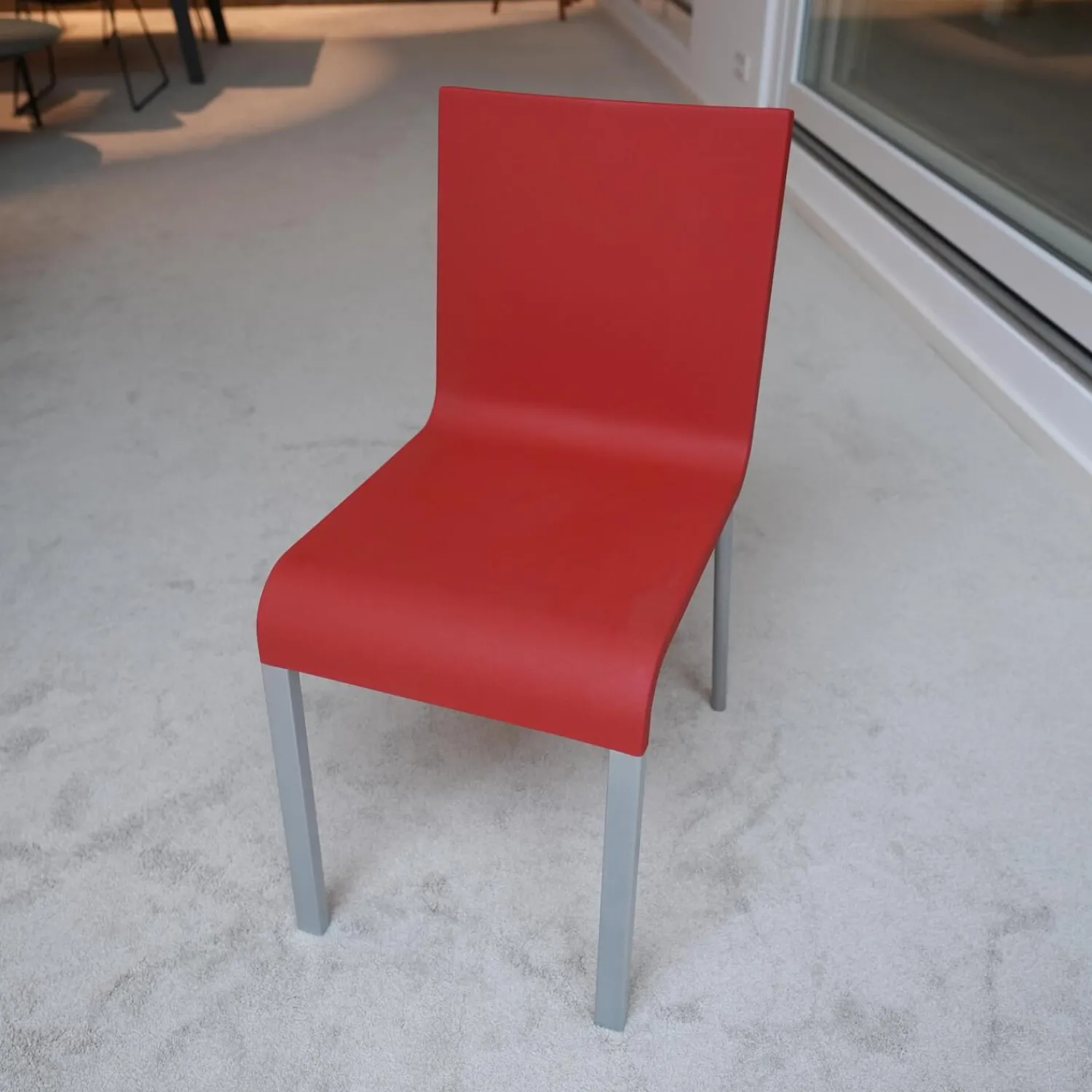 Vitra Einzelstühle|Stuhl 03 Sitzschalenfarbe Signalrot Untergestell Pulverbeschichtet Silber Glatt