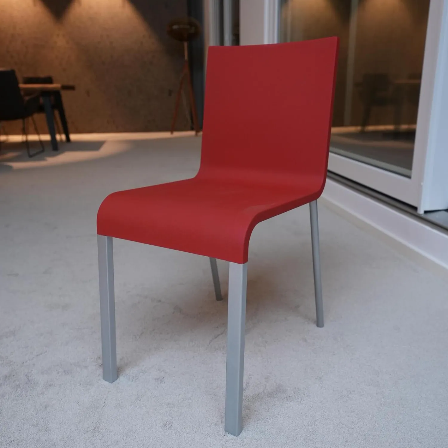Vitra Einzelstühle|Stuhl 03 Sitzschalenfarbe Signalrot Untergestell Pulverbeschichtet Silber Glatt