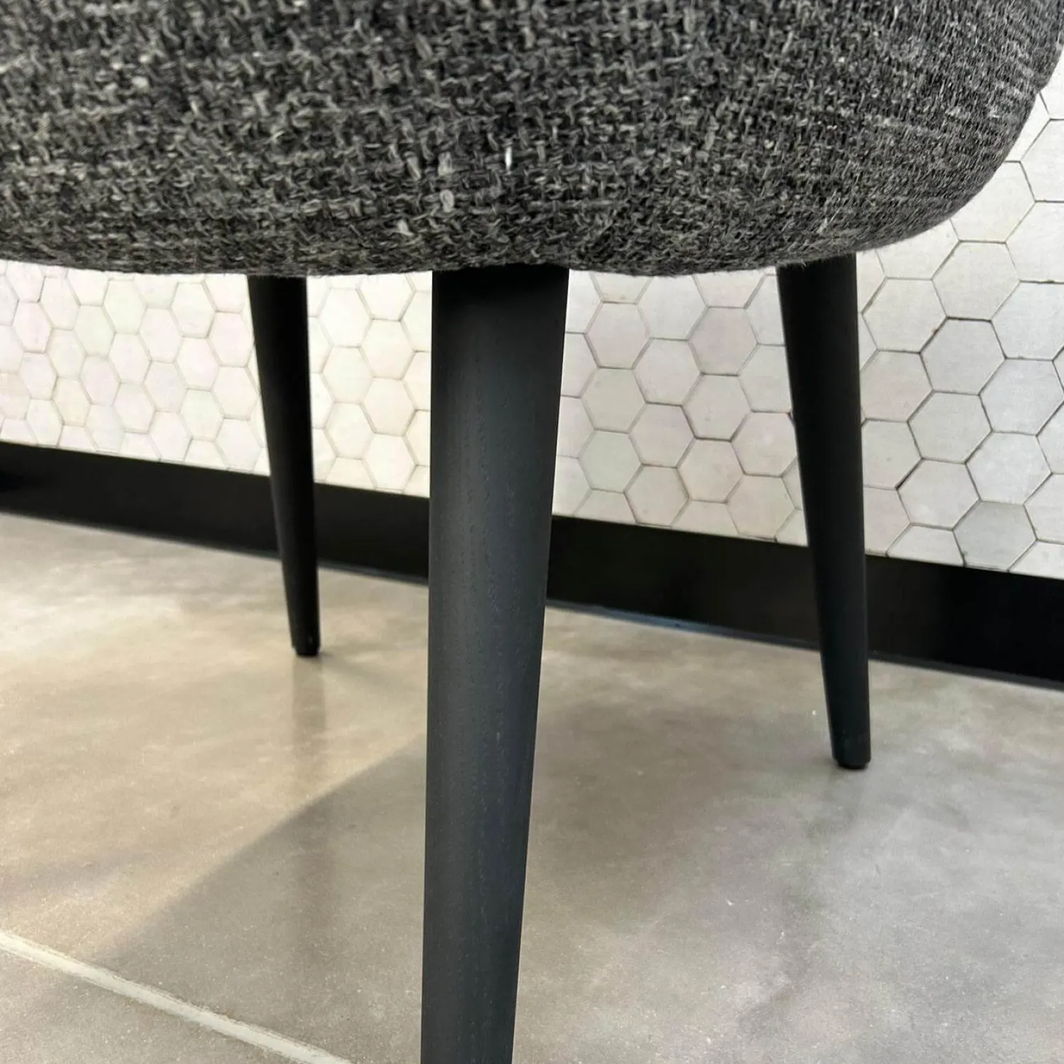 Walter Knoll Einzelstühle|Stuhl 1375 Stoff Weave 7758 Chess Grau Weiß Gestell Eiche Schwarz Geflammt