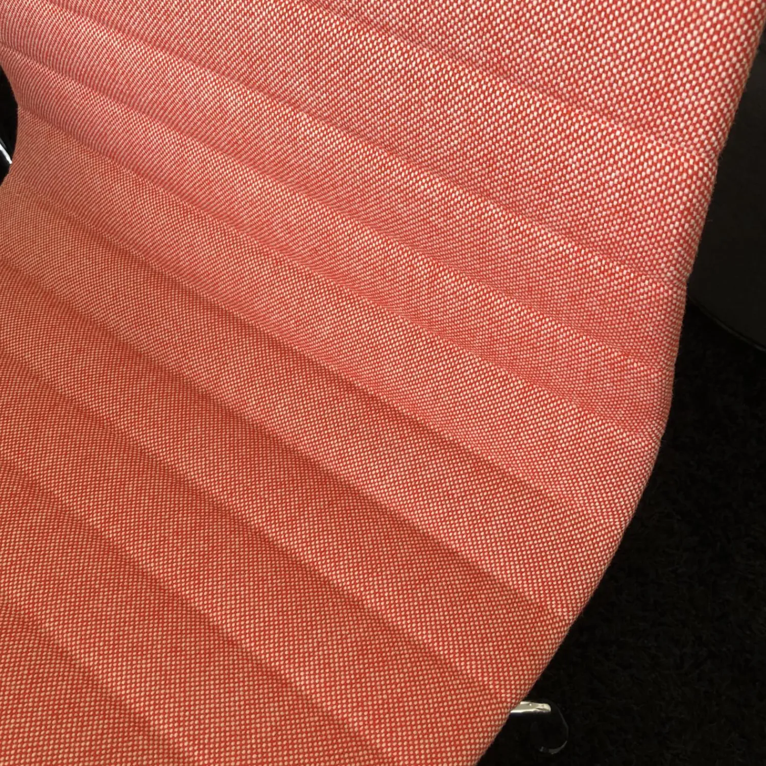 Vitra Bürostühle|Stuhl Aluminium Chair EA 101 Stoff Hopsak Poppy Red Elfenbein