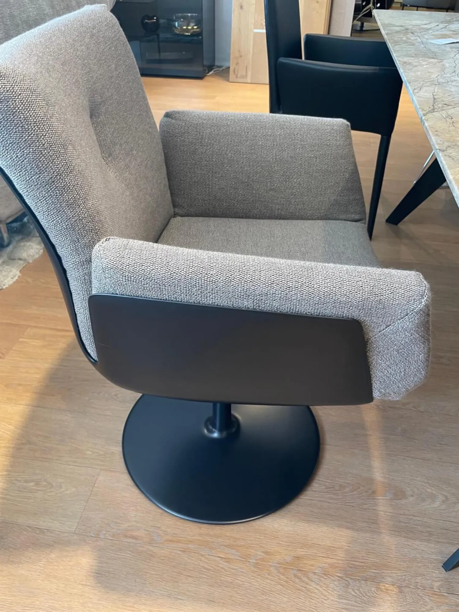 COR Einzelstühle|Stuhl Alvo Stoff 9127 Braun Tellerfuß Schwarz