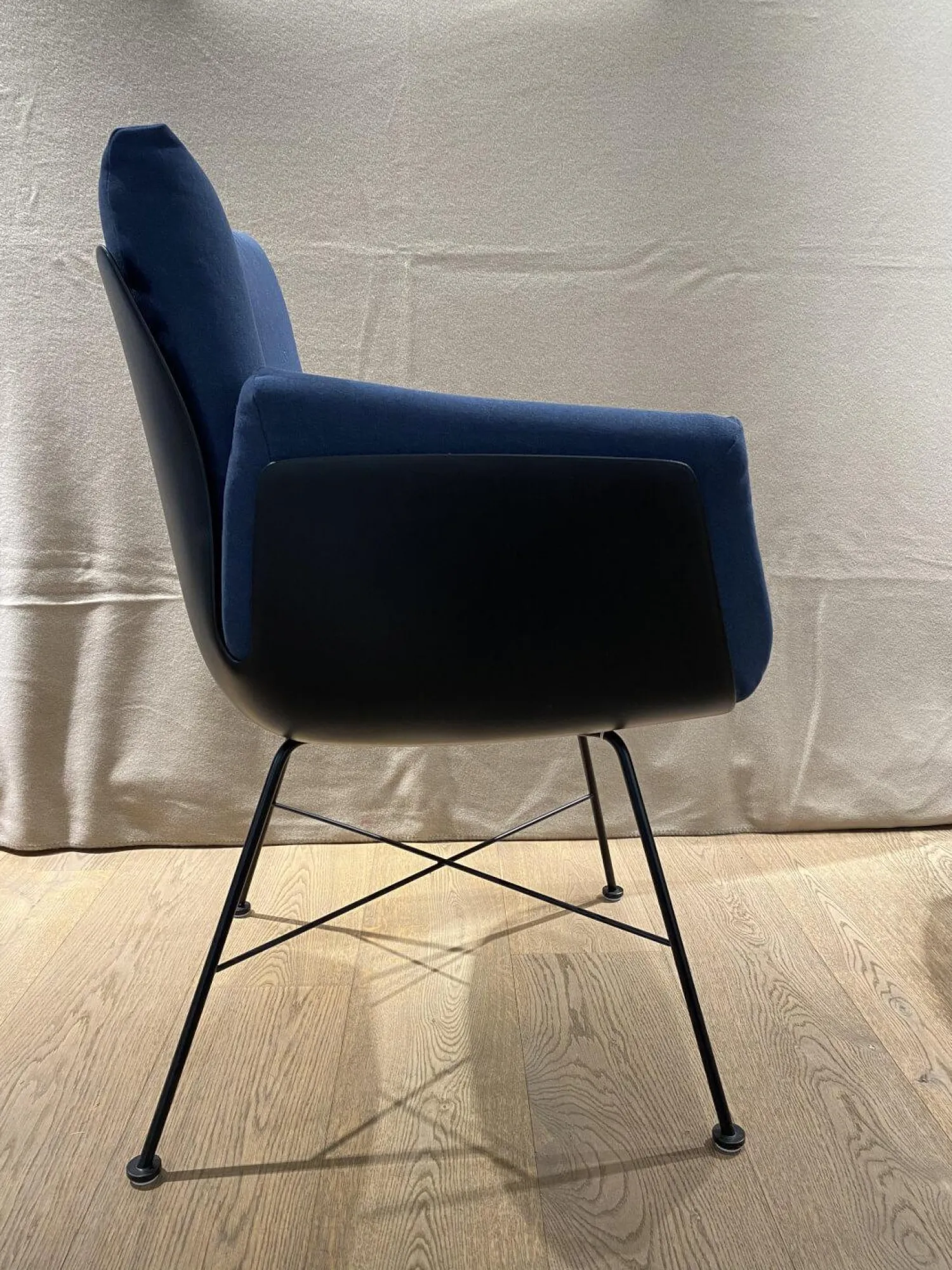 COR Einzelstühle|Stuhl Alvo Stoff 7200 Dunkelblau Gestell M20 Lack Schwarz