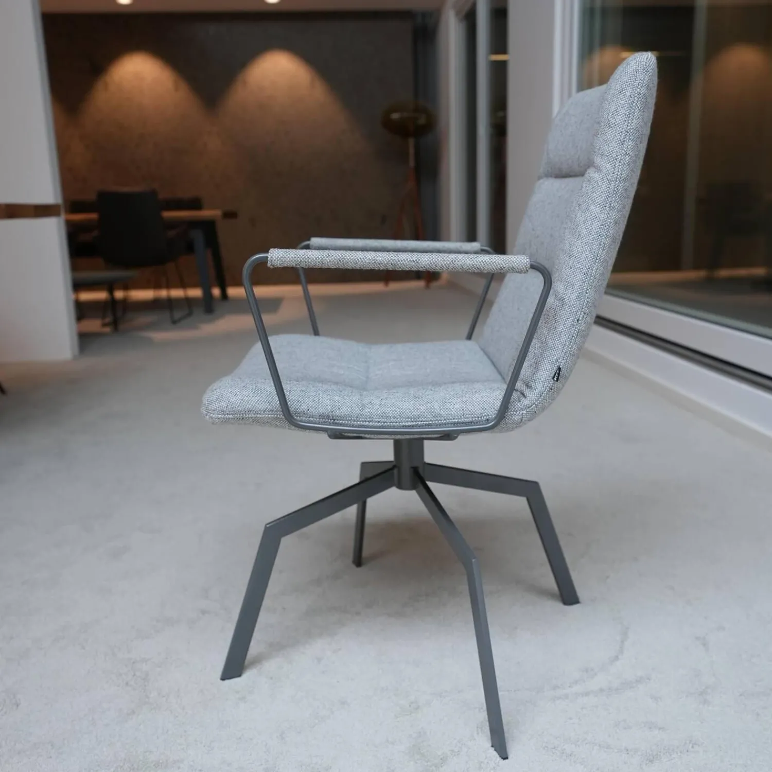 KFF Einzelstühle|Stuhl Arva Light Stoff Hallingdal 116 4-Fuß-Stern-Gestell In Struktur M 15 Eisenblank