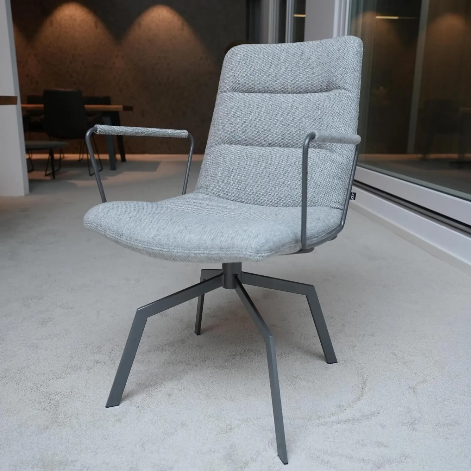 KFF Einzelstühle|Stuhl Arva Light Stoff Hallingdal 116 4-Fuß-Stern-Gestell In Struktur M 15 Eisenblank