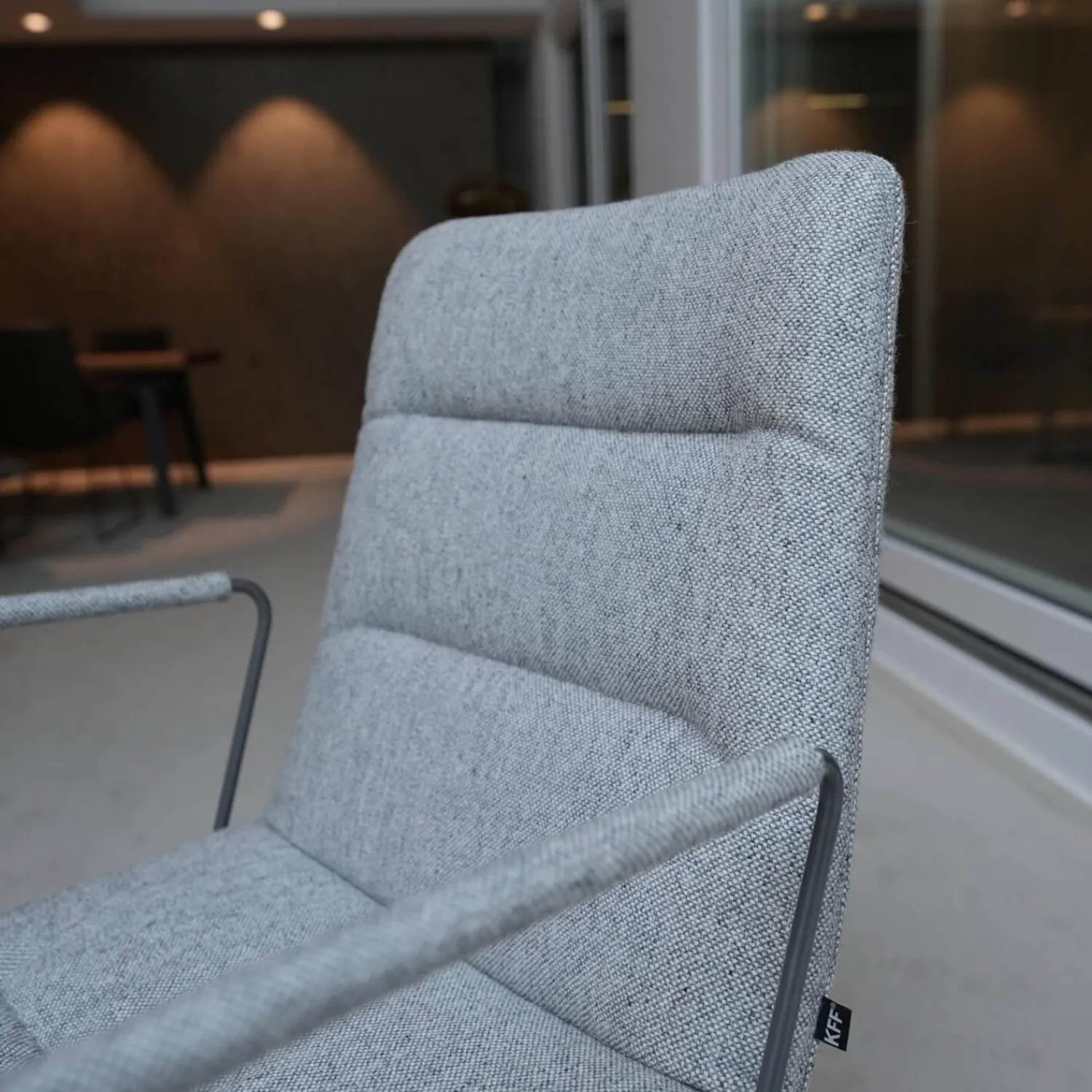 KFF Einzelstühle|Stuhl Arva Light Stoff Hallingdal 116 4-Fuß-Stern-Gestell In Struktur M 15 Eisenblank