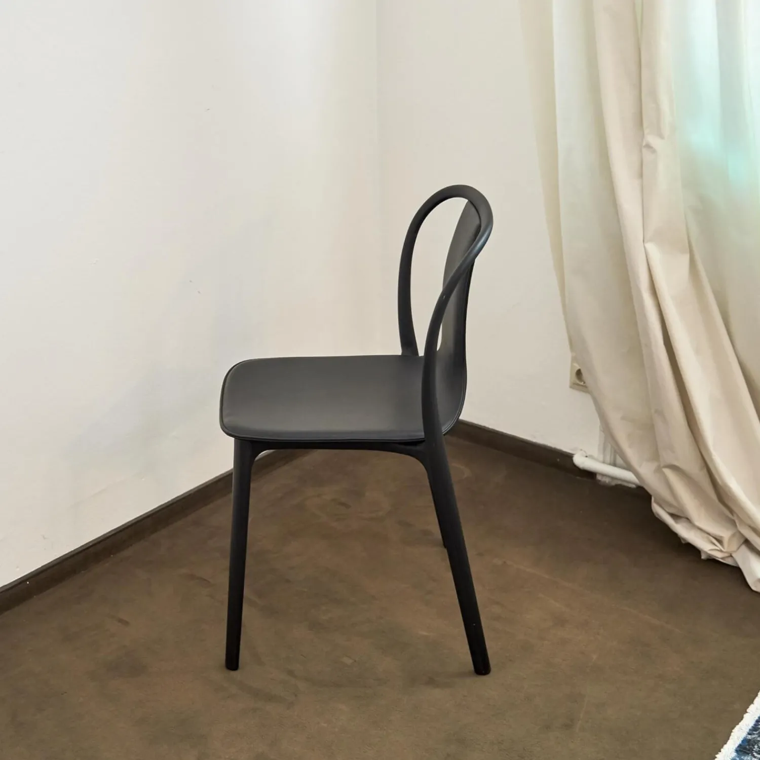 Vitra Einzelstühle|Stuhl Belleville Textil Leder Premium Schwarz Gestell Polyamid Spritzguss Tiefschwarz