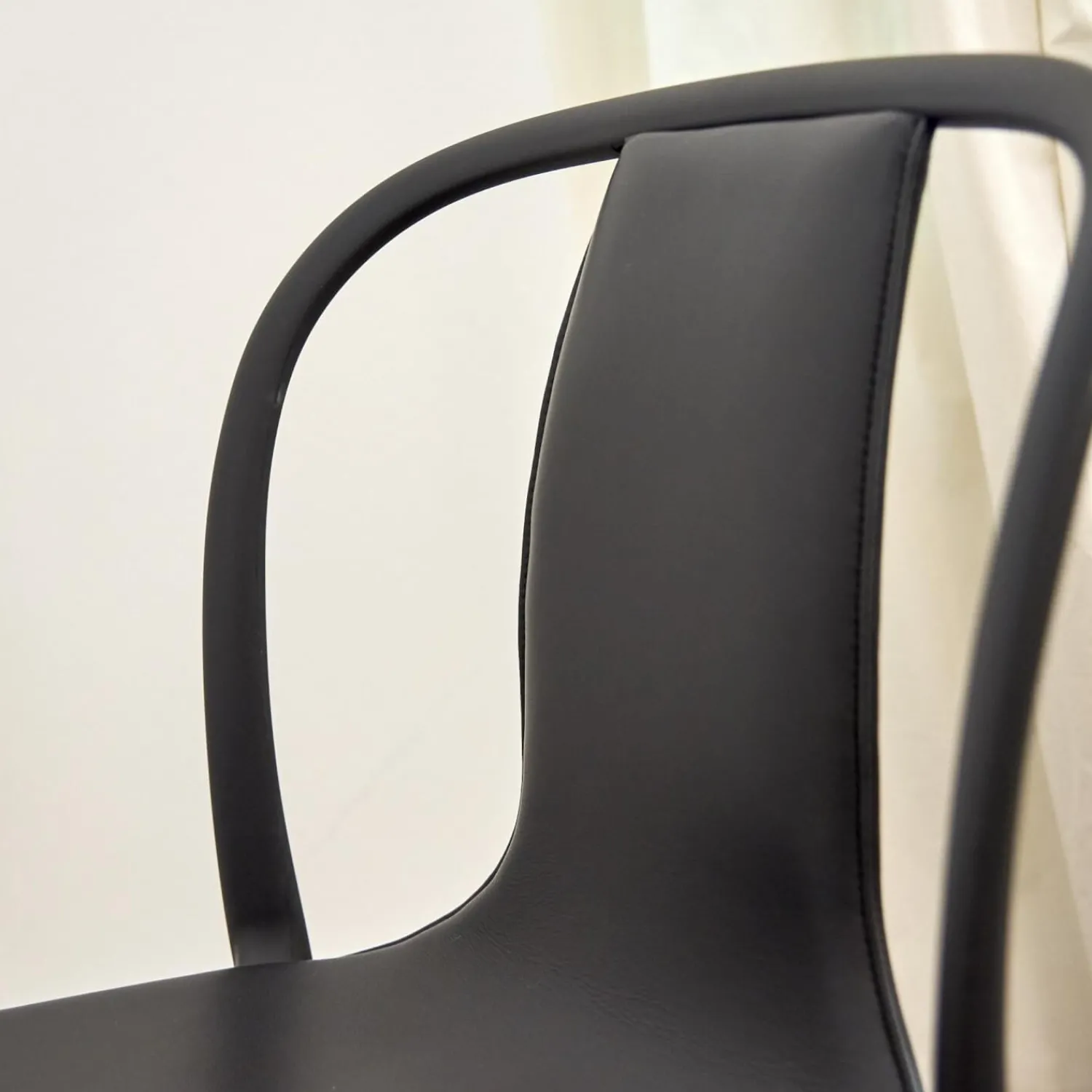 Vitra Einzelstühle|Stuhl Belleville Textil Leder Premium Schwarz Gestell Polyamid Spritzguss Tiefschwarz