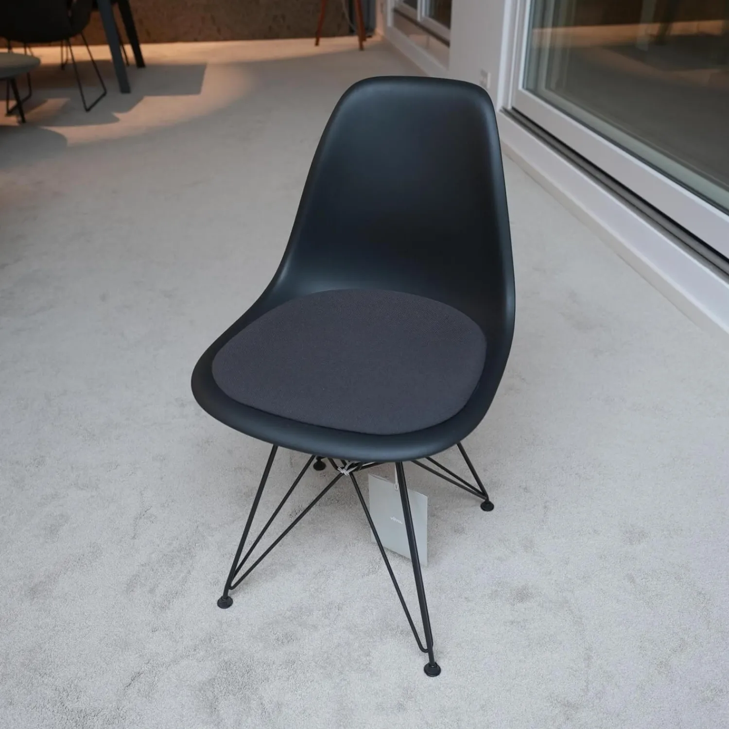 Vitra Einzelstühle|Stuhl Eames Plastic Side Chair DSR Stoff Hopsak Dunkelgrau Drahtgestell Basic Dark