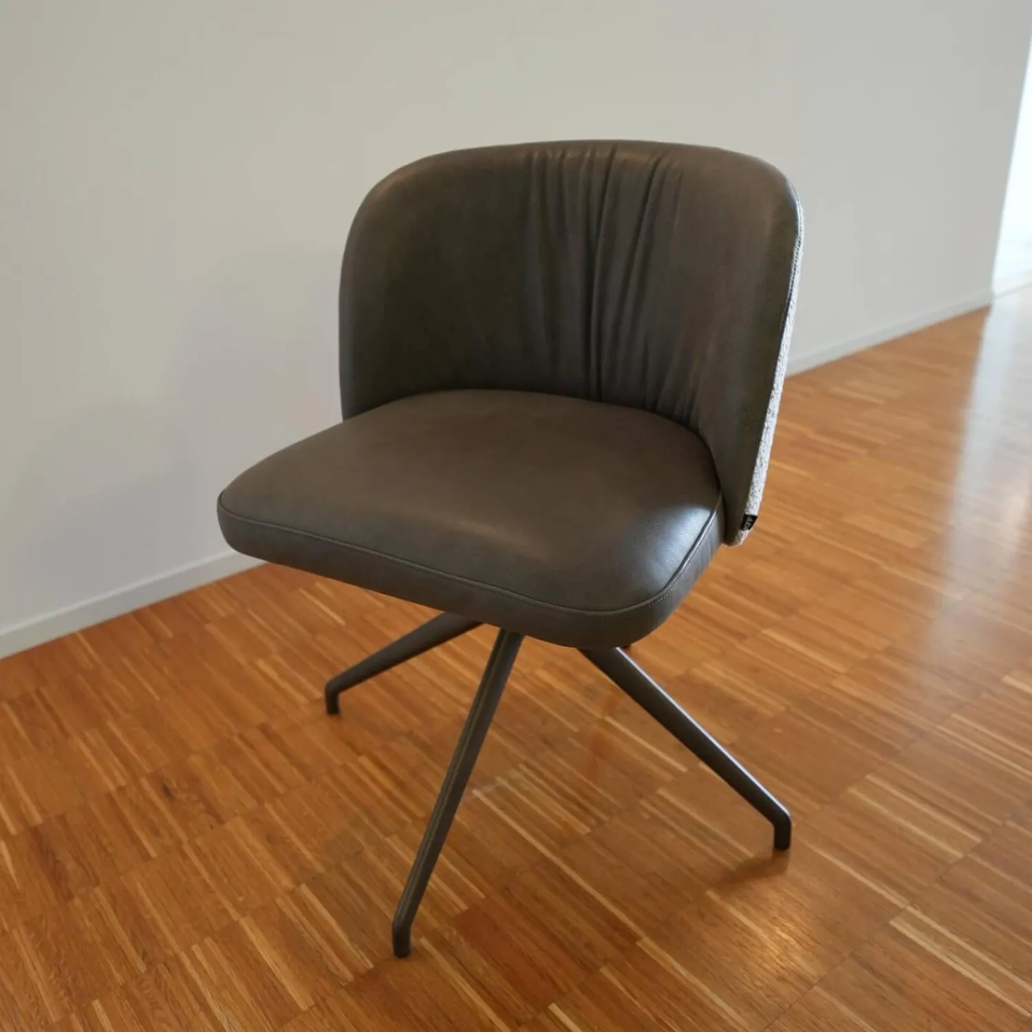 KFF Einzelstühle|Stuhl Gaia Casual V2 Stoff Ascot Toffee 2402 Leder Rawhide Dawn 352