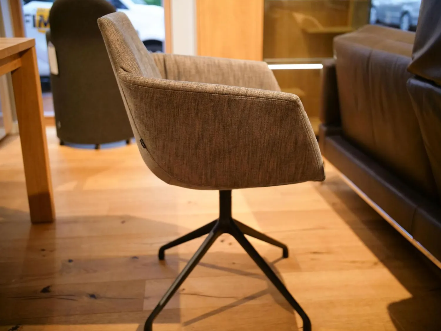 Team 7 Einzelstühle|Stuhl Grand Lui Bezug Stoff Maple MA862 Grau Meliert Drehgestell Schwarz Matt