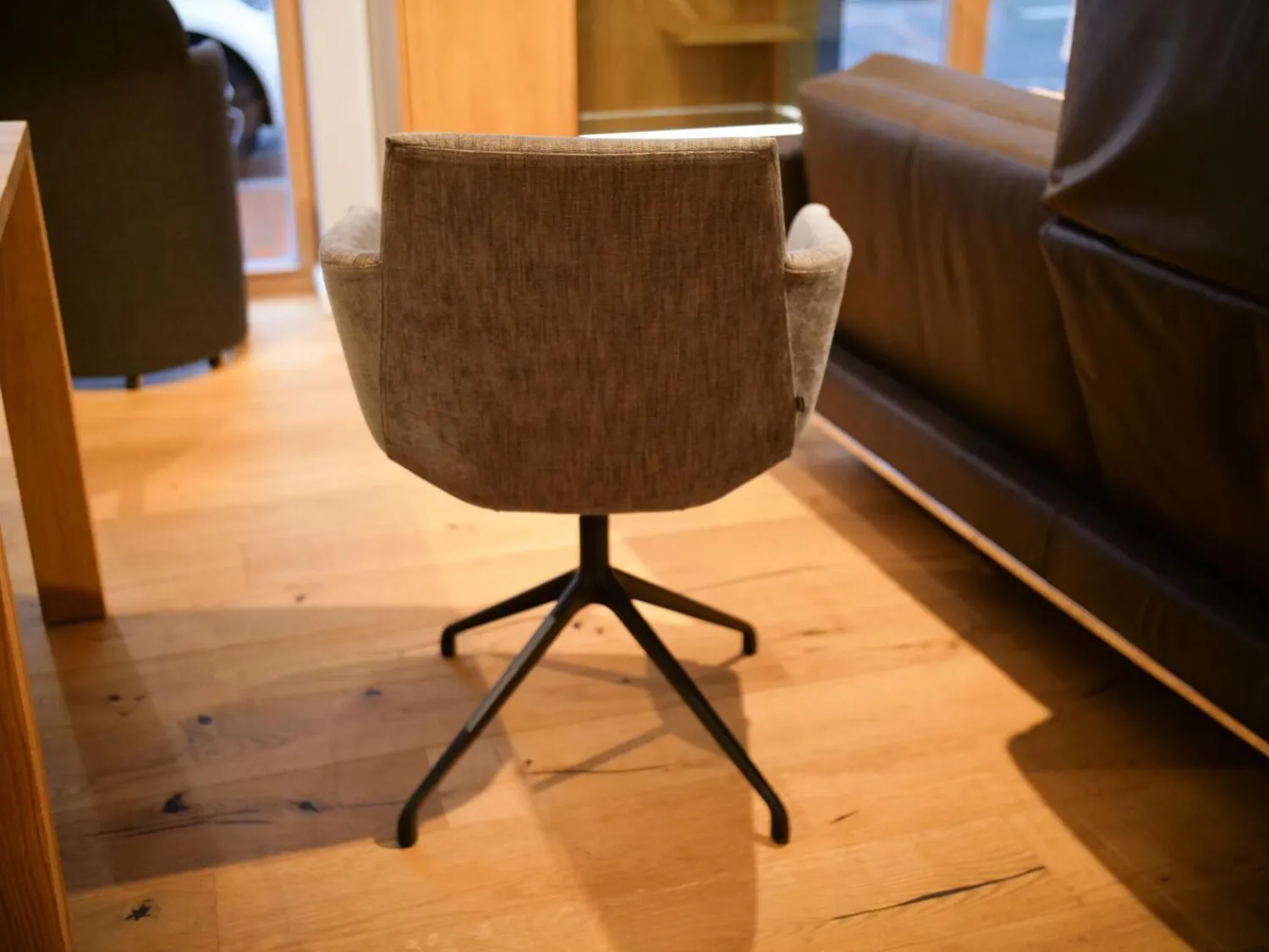 Team 7 Einzelstühle|Stuhl Grand Lui Bezug Stoff Maple MA862 Grau Meliert Drehgestell Schwarz Matt