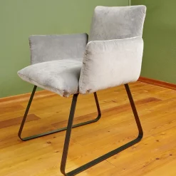 Bielefelder Werkstätten Einzelstühle|Stuhl Heaven Dining Mit Armlehnen Stoff City Velvet Reloaded Grau Kufe Metall Schwarz