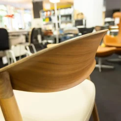 Pedrali Stuhlsets|Einzelstühle|Stuhl Hera Leder PGC Hellgrau Gestell Nussbaum