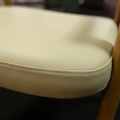 Pedrali Stuhlsets|Einzelstühle|Stuhl Hera Leder PGC Hellgrau Gestell Nussbaum