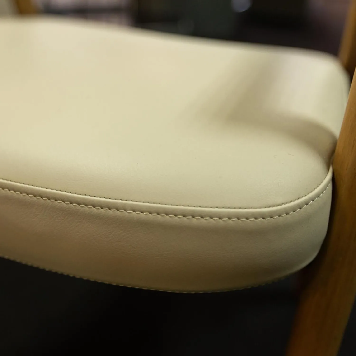 Pedrali Stuhlsets|Einzelstühle|Stuhl Hera Leder PGC Hellgrau Gestell Nussbaum