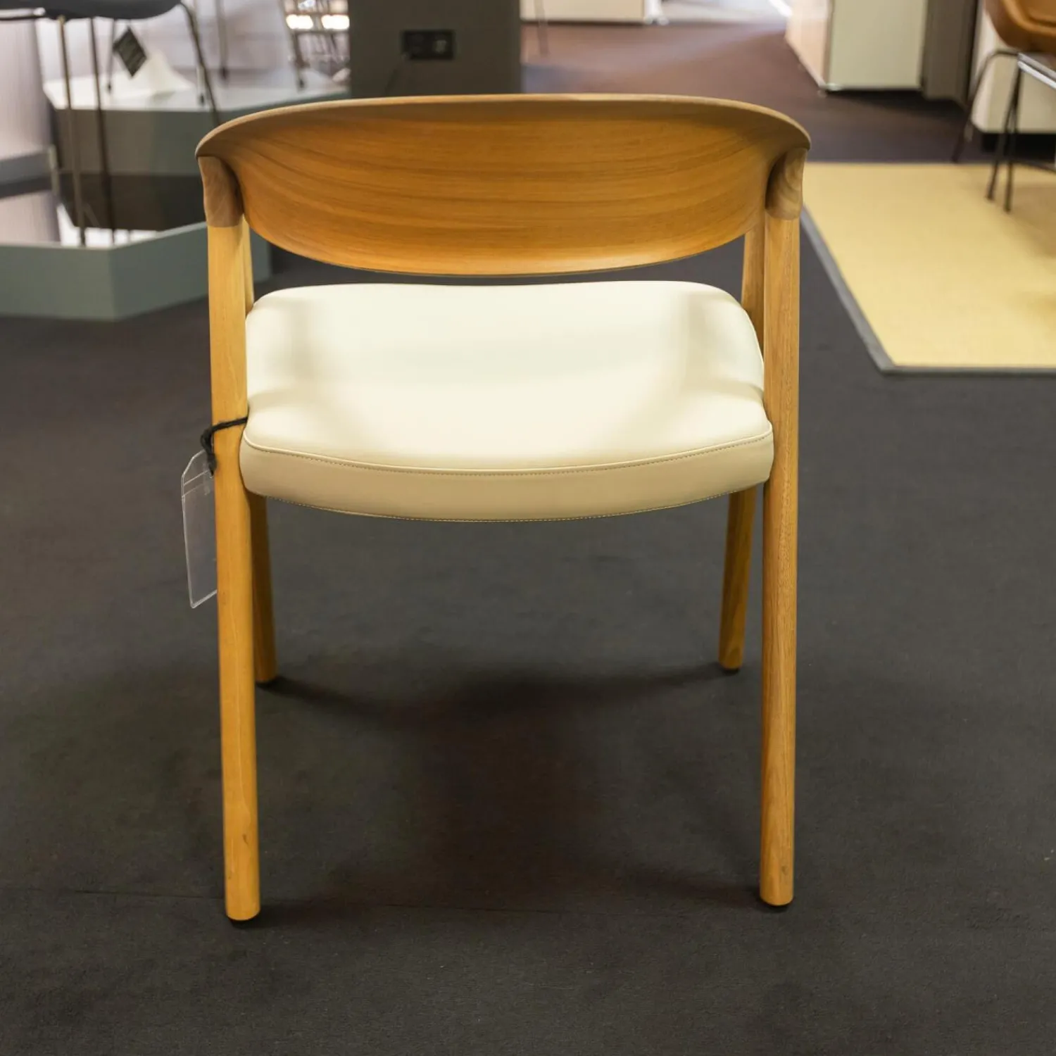 Pedrali Stuhlsets|Einzelstühle|Stuhl Hera Leder PGC Hellgrau Gestell Nussbaum