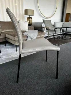 Christine Kröncke Einzelstühle|Stuhl Jaro 100 Bezug Leder Comfort Alpaca Grey Grau Gestell Edelstahlrohr Schwarz Pulverbeschichtet