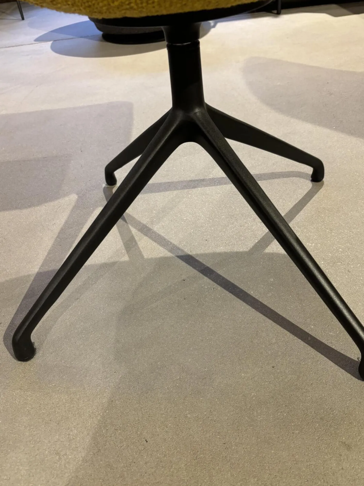 Werther Einzelstühle|Stuhl Jona Stoff Brera U 3280 Gelb Gestell Fußkreuz Schwarz Drehbar