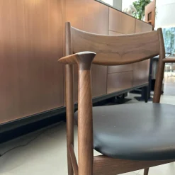 Conde House Einzelstühle|Stuhl Kamuy Leder L3 Schwarz Gestell Nussbaum Massiv