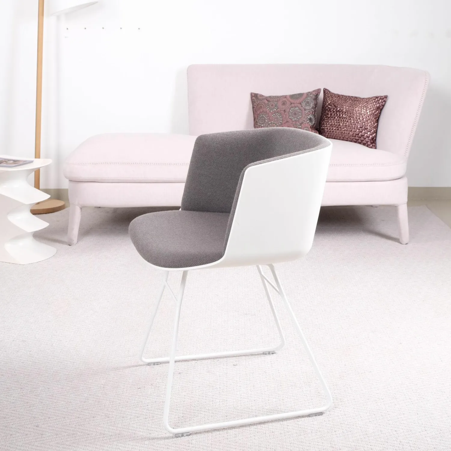 Lapalma Einzelstühle|Stuhl kleiner Sessel Cut Stoff C Hallingdal 65 Grau Gestell Weiß