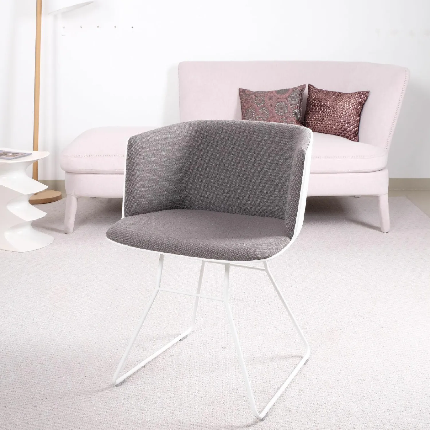 Lapalma Einzelstühle|Stuhl kleiner Sessel Cut Stoff C Hallingdal 65 Grau Gestell Weiß